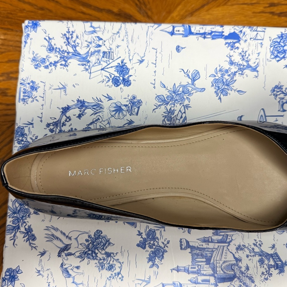 Marc Fisher Black Faux Patent Leather Shoes, 9.5 - Picture 4 of 10